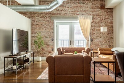 McOuat Place 6B - Luxury 1 Bed Downtown Indy Apartment Prime Location