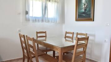 House, 2 Bedrooms, Balcony, Ocean View | Dining room