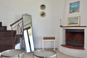 House, 2 Bedrooms, Balcony, Ocean View | Living room