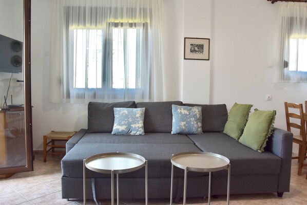 House, 2 Bedrooms, Balcony, Ocean View | Living room