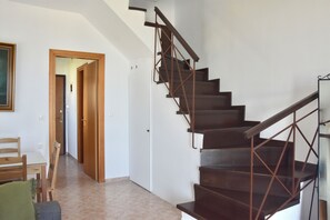 House, 2 Bedrooms, Balcony, Ocean View | Interior