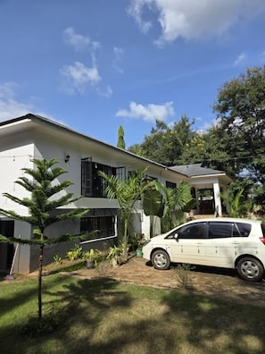 Exterior - Tulivu Escape (Moshi)