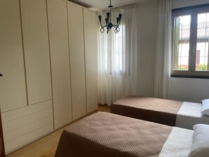 3 chambres, fer et planche à repasser, Wi-Fi gratuit, draps fournis