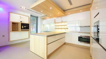 Villa - havsutsikt | Eget kök | Stort kylskåp, mikrovågsugn, ugn och spishäll