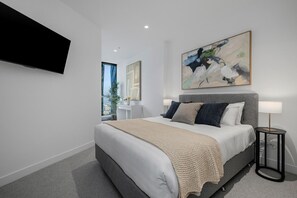 2 bedrooms, desk, iron/ironing board, WiFi