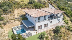 Exterior - New! Luxury villa, swimming pool, 2 minutes from the most beautiful beaches (Albitreccia)