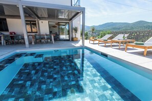 Pool - New! Luxury villa, swimming pool, 2 minutes from the most beautiful beaches (Albitreccia)