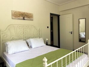 2 chambres, fer et planche à repasser, Wi-Fi, draps fournis