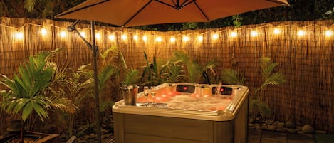 Outdoor spa tub