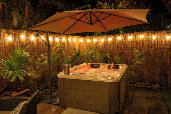 Outdoor spa tub