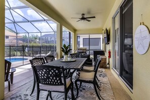 Outdoor dining - Luxurious Family Resort Getaway (Kissimmee)