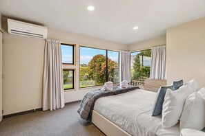 4 makuuhuonetta, silitysrauta/-lauta, vauvan matkasänky, Wi-Fi