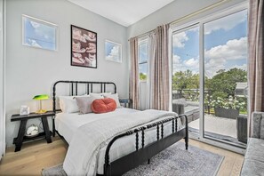 3 bedrooms, desk, iron/ironing board, travel crib