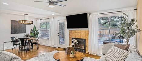 Fernseher, Kamin, Arbeitsbereiche