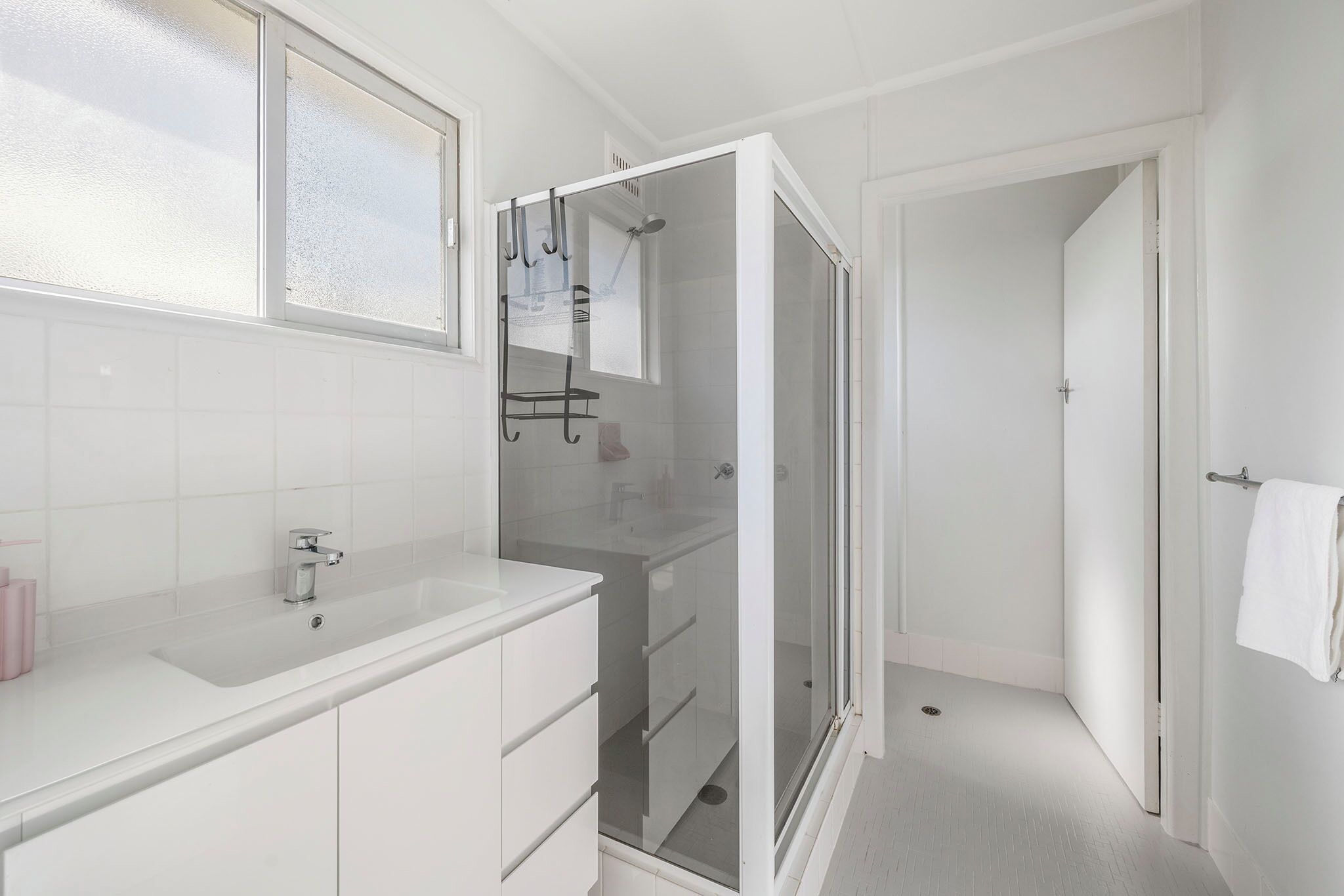 Shower, towels, shampoo