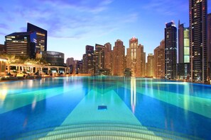 Apartment, Accessible - Luxury in Dubai Marina Dining Pool Day Beaches (Dubai)