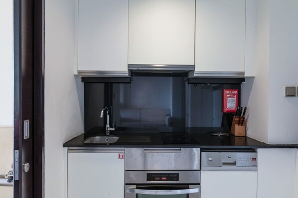 Apartment | 1 bedroom, Internet - Amazing Dubai Marina Studio Pool Beach Sea View (Dubai)