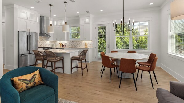 Interior - Pet Friendly 5BR near 30A & Beaches + Free Tix: Golf, Dolphin Cruise & More! (Santa Rosa Beach)