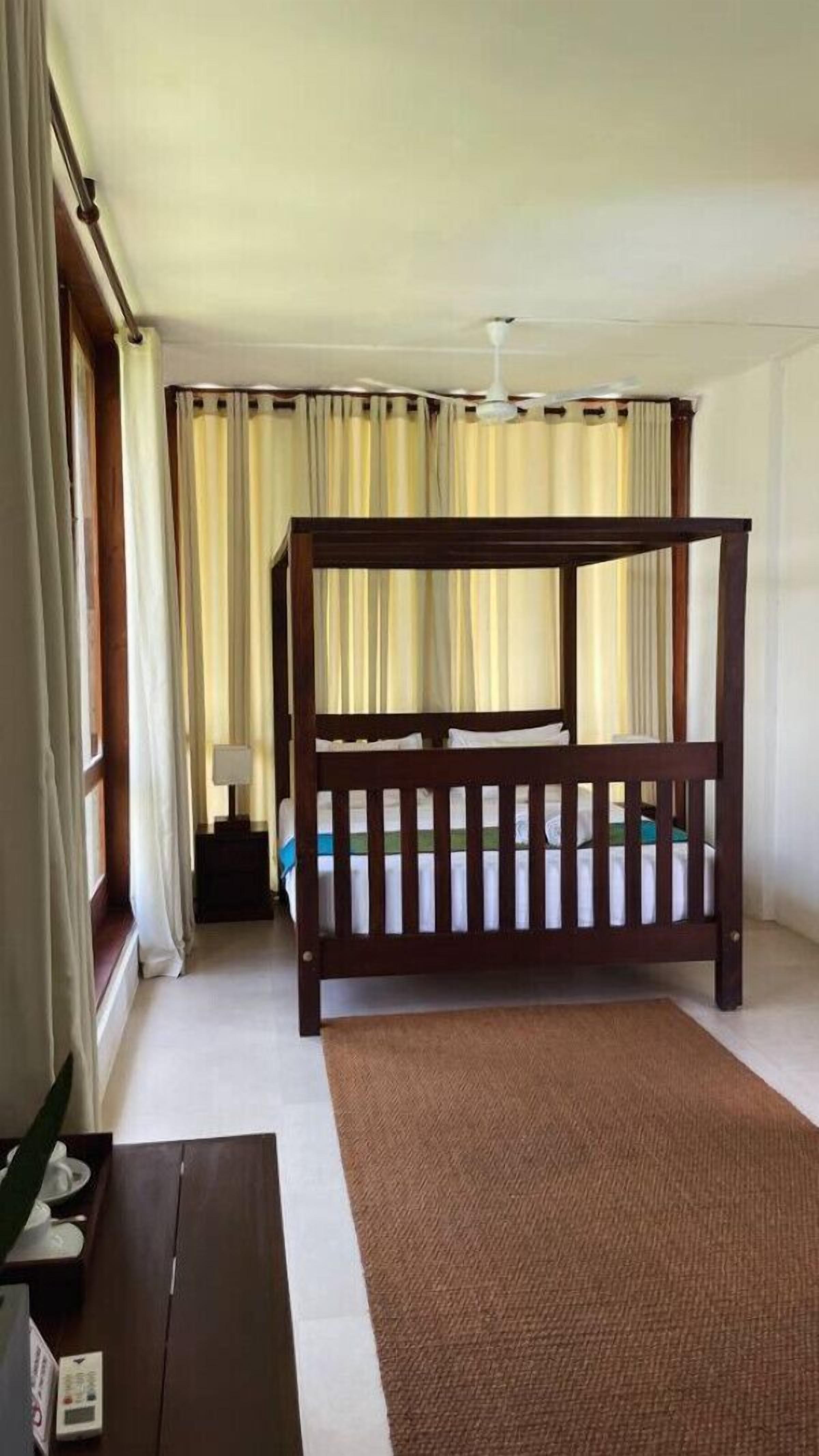 Room | Laptop workspace, iron/ironing board, free WiFi