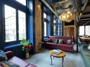 Flat-screen TV - The Address Loft Passion - Group Luxury Experience (Budapest)