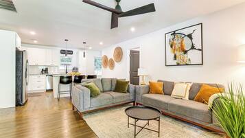 House (3 Bedrooms) | Front of property