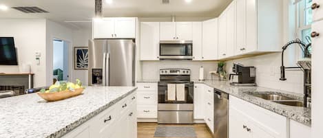 House (3 Bedrooms) | Interior