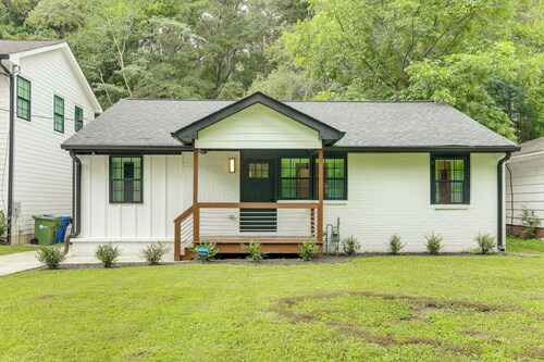 5 Mi to Dtwn Atlanta: Family Home w/ Fenced Yard