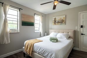 Family Apartment, Non Smoking, Patio | Cadar kapas Mesir, peralatan tempat tidur premium, busa memori
