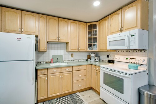 Home w/ 2 Pet-friendly Yards, 4 Mi to Pope Beach!