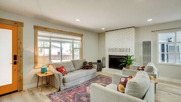 House (2 Bedrooms) | Interior