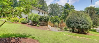 4 Mi to Uga: Bright & Airy Athens Apartment!
