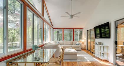 8 Mi to Ocean City Beach: Home w/ Pool Access!