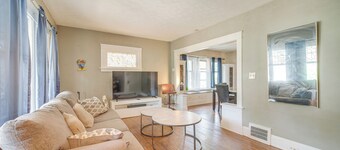 2 Mi to Zoo: Charming Apt w/ Balcony in Cleveland