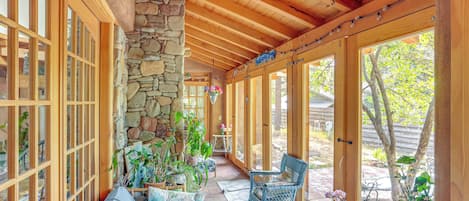 House (6 Bedrooms) | Interior