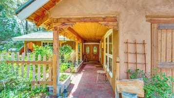 House (6 Bedrooms) | Interior