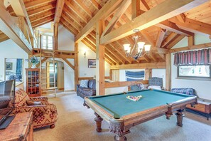 House (6 Bedrooms) | Interior