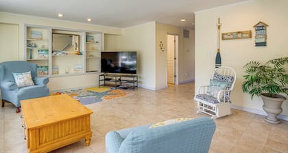 Walk to Shore: Home w/ Deck in Rockaway Beach!
