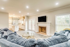 House (5 Bedrooms) | Interior