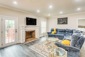 House (5 Bedrooms) | Interior
