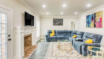House (5 Bedrooms) | Front of property