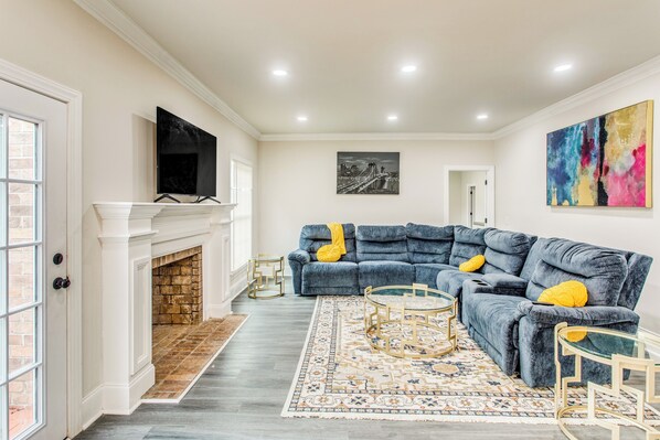 House (5 Bedrooms) | Front of property