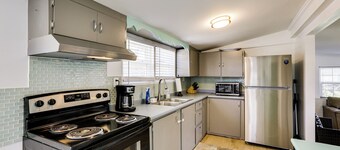 Walk to Pier & River: Dtwn Steinhatchee Escape!