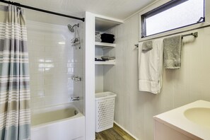 Cottage (1 Bedroom) | Interior - Walk to Pier & River: Dtwn Steinhatchee Escape! (Steinhatchee)