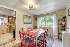 Cottage (2 Bedrooms) | Interior - 2 Mi to Hiking Trails: Cozy Fayetteville Cottage! (Fayetteville)