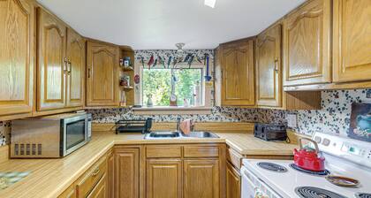2 Mi to Hiking Trails: Cozy Fayetteville Cottage!