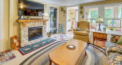 2 Mi to Hiking Trails: Cozy Fayetteville Cottage!