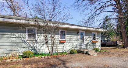 1 Mi to Dtwn Saratoga Springs: Cozy Duplex Apt!