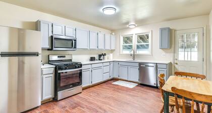 1 Mi to Dtwn Saratoga Springs: Cozy Duplex Apt!