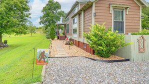 A two-story house with a gravel driveway and a welcome sign. - 1 Mi to Tank Town Usa: Tiny Home w/ Pool Access! (Morganton)