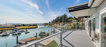 Waterfront Home w/ Dock & Hot Tub in Oak Harbor!